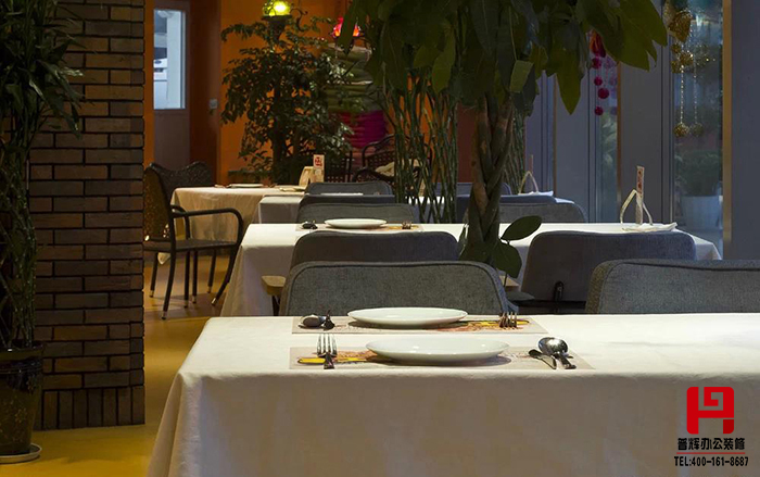 布拉諾西餐廳設(shè)計
